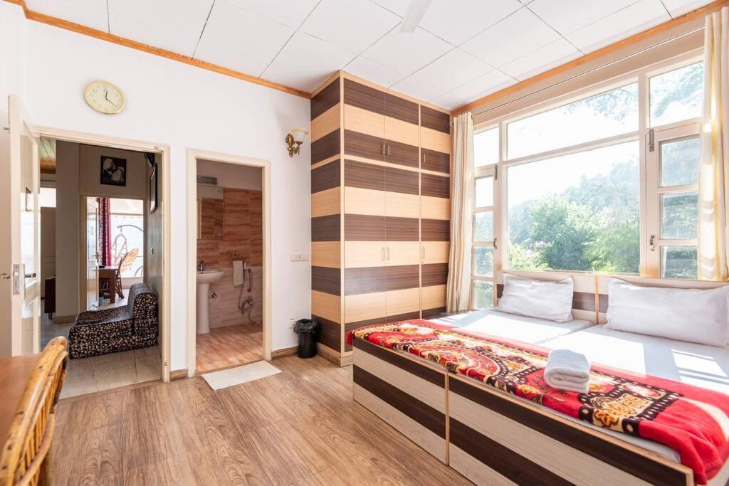 Kasauli Edge Apt With Balcony المظهر الخارجي الصورة