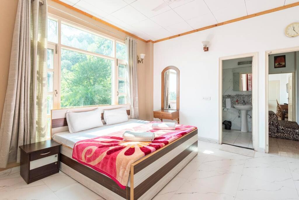 Kasauli Edge Apt With Balcony المظهر الخارجي الصورة